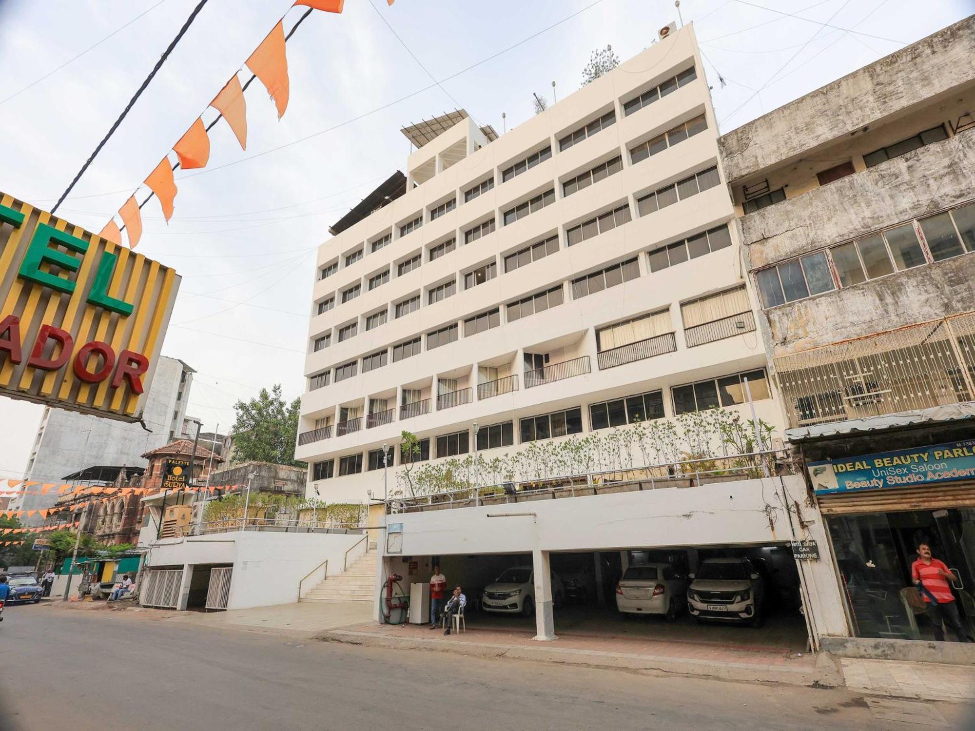 Palette Hotel Surya Vadodara Esterno foto