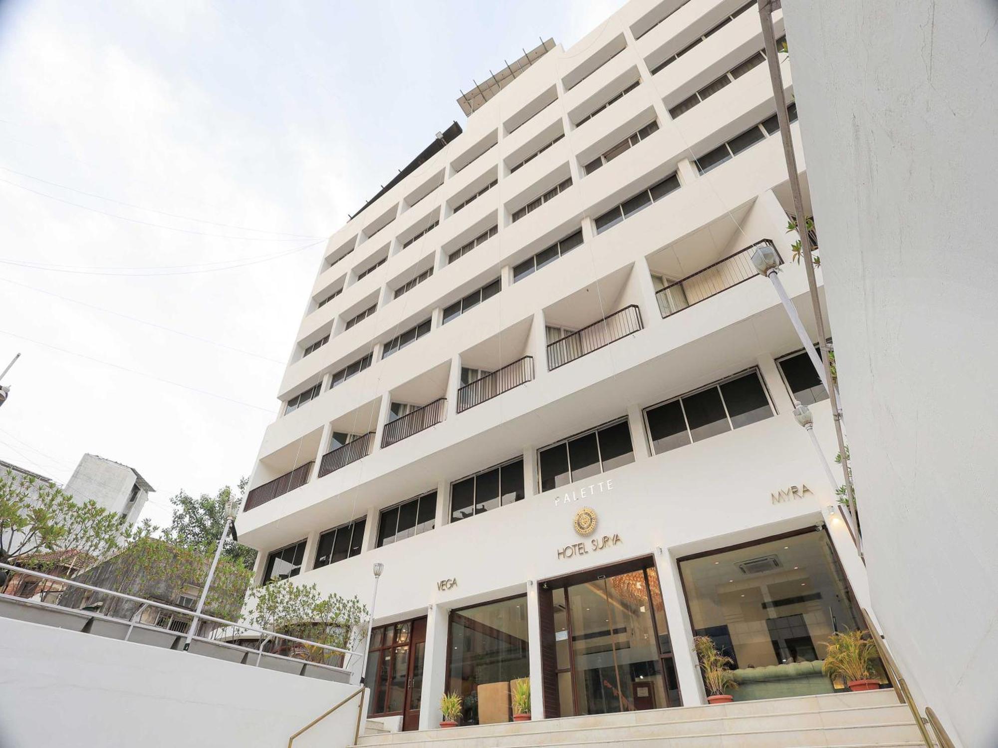 Palette Hotel Surya Vadodara Esterno foto